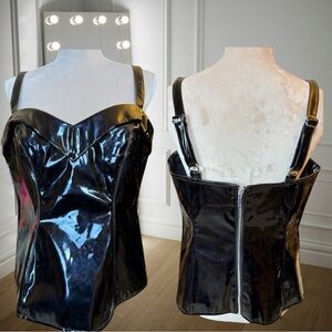 VIXEN MANEATER PATENT XL TOP| Vegan black faux leather|By, Micheline Pitt|Retro